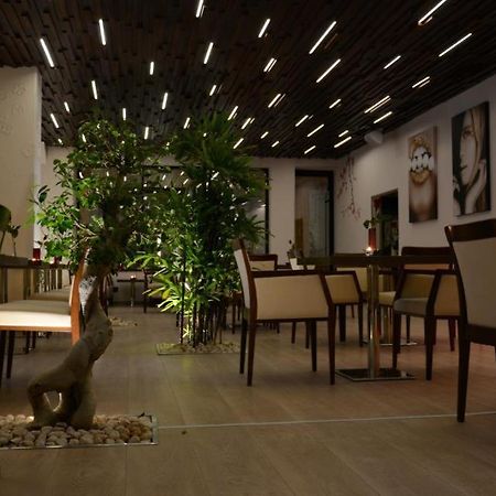 Zenti Plaza Hotel Drobeta Turnu Severin Buitenkant foto
