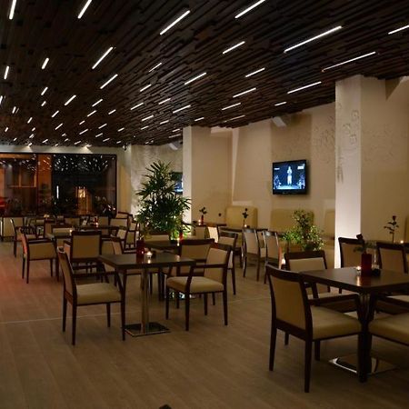 Zenti Plaza Hotel Drobeta Turnu Severin Buitenkant foto