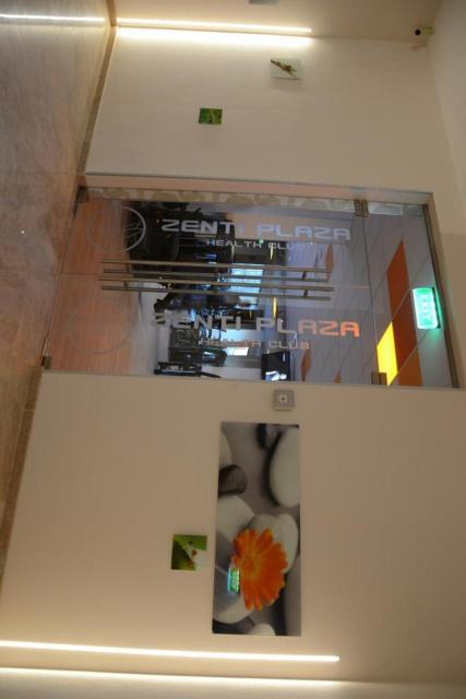 Zenti Plaza Hotel Drobeta Turnu Severin Buitenkant foto