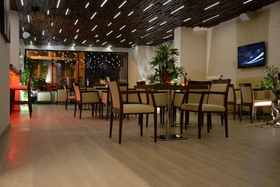 Zenti Plaza Hotel Drobeta Turnu Severin Buitenkant foto