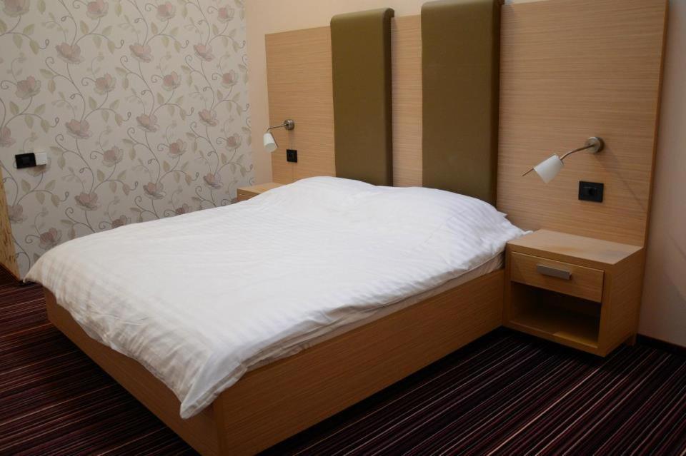 Zenti Plaza Hotel Drobeta Turnu Severin Buitenkant foto